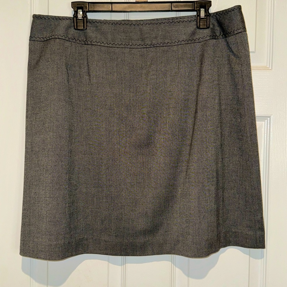 Ann Taylor LOFT Grey Wool Skirt. Size 16 - Picture 2 of 4